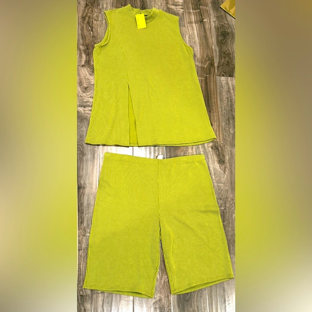 Lime Green Ribbed Knit Set – Size 3X (Top + Shorts)